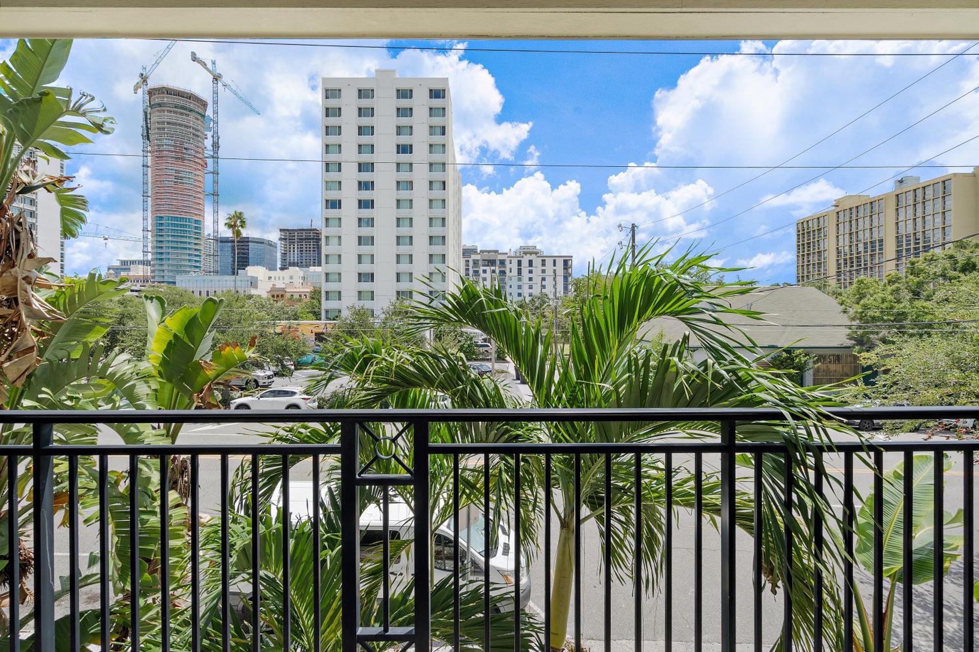 סיינט פיטרסברג Retro Retreat In Dtsp - Explore The Downtown Area מראה חיצוני תמונה
